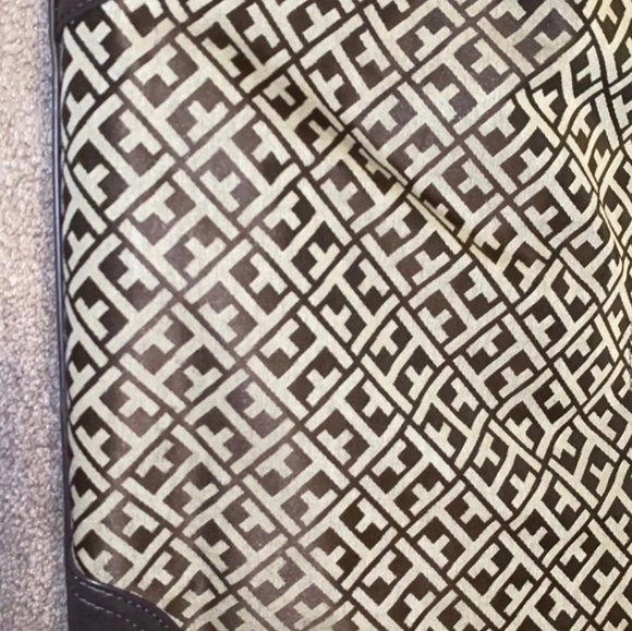 Tommy Hilfiger purse - Picture 3 of 11